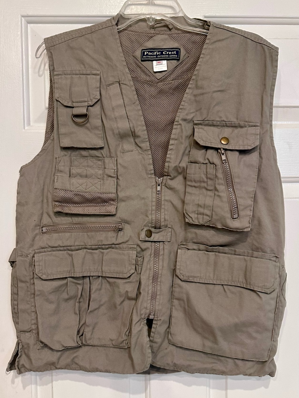 Pacific Crest Utility Vest Mens Medium Khaki Fishing Hiking Multi Pocket Outdoor